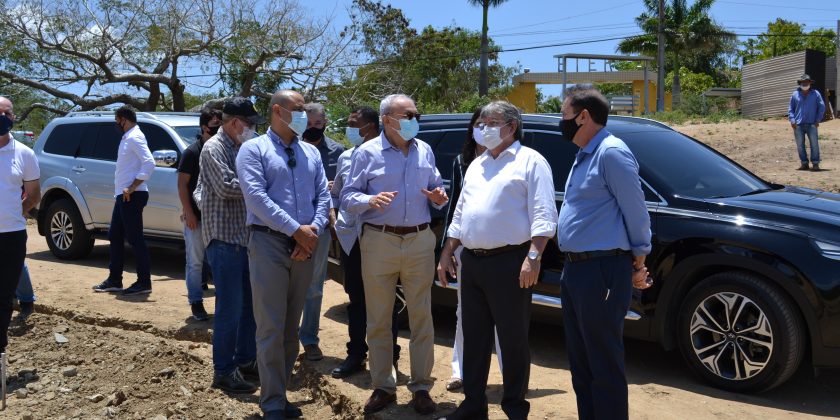 Obras do Laboratório Fábrica da Universidade Estadual recebem visita do governador da Paraíba